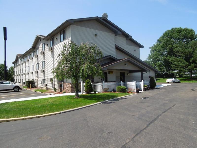 Super 8 by Wyndham Kent/Akron Area Eksteriør billede